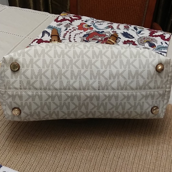 ❤Michael kors purse (NWOT) ❤ - Picture 7 of 8